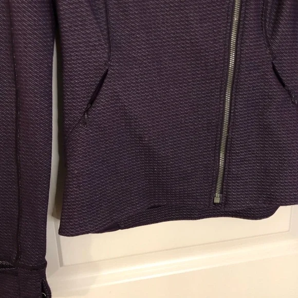 Lululemon Precision Jacket Chain Link Lilac Zinfandel 6 purple asymmetrical zip - Picture 10 of 16